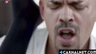 Bastian Karim servicing Alexandro Cabrera