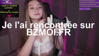 Une brune en chaleur recoit son nouveau jouet sexuel