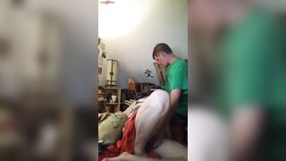 Video d une grand mere baisee par un homme qui pourrait etre son fils