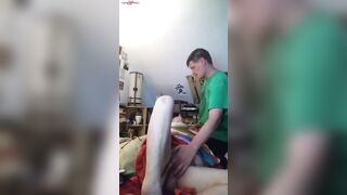 Video d une grand mere baisee par un homme qui pourrait etre son fils