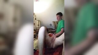 Video d une grand mere baisee par un homme qui pourrait etre son fils