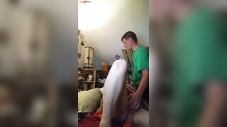 Video d une grand mere baisee par un homme qui pourrait etre son fils