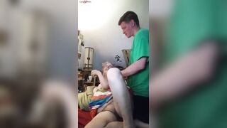 Video d une grand mere baisee par un homme qui pourrait etre son fils