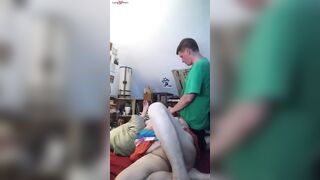 Video d une grand mere baisee par un homme qui pourrait etre son fils