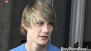 Twinks hook up in locker room and do oral with rough banging