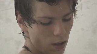 Twink Kaylo Riley masturbates after a seductive shower scene