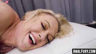 Slutty MILF Dee Williams meets her match in hung Vince Karter