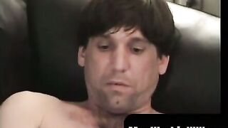 MenWorkinXXX.com - Average looking butt muncher enjoys pocket pool solo