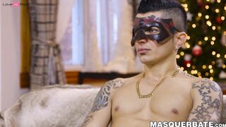 Tattooed jock San Bass receives sloppy deepthroat from Pascal