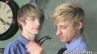 Twinks make out and then perform doggy in school classroom