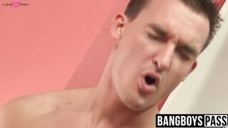 Young men join masturbating bloke for threeway barebacking