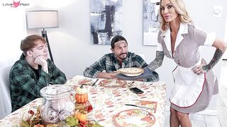 sarah jessie thanksgiving meal as a family