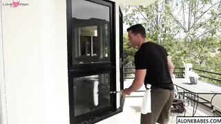sarah jessie gets more than washed windows