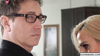 sarah jessie gets more than washed windows