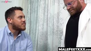 MaleFeetXXX.com - Hottie Dan sucks lovely feet and receives a footjob from lustful Ri