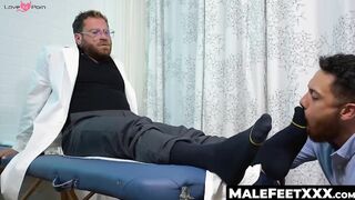 MaleFeetXXX.com - Hottie Dan sucks lovely feet and receives a footjob from lustful Ri
