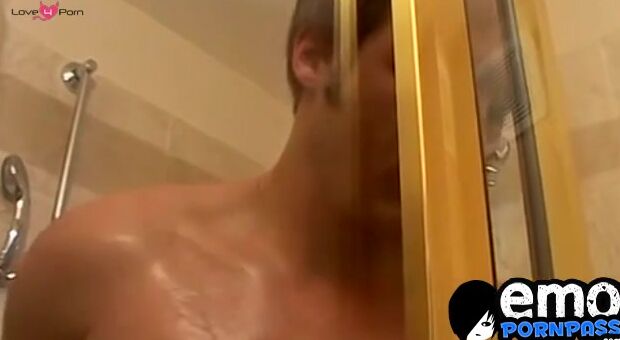Austin Lucas in sweaty shower foreplay before erotic bareback