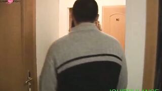 Je sens tes doigts qui me pénètrent, lucy63 en voyant tes yeux qui me font jouir