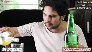 Girlfriend Ki Mohini Bhabhi Ghar Par aai Or Dono Dosto Ne Chudai Kari