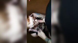 Ejac faciale sur une rousse a lunettes