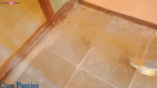 Pov en train de se faire branler et d ejac sur la culotte de la teen