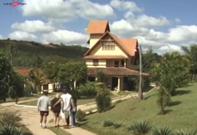 Mulata gostosa do rabão fudendo com o dotado