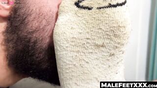 MaleFeetXXX.com - Lustful Thom's sniffing and sucking of muscular Joey J's big bare f