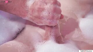 Shemale Izzy Wilde handjobbed in the tub