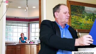 aj applegate she is hiding her boyfriend from her dad