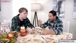 sarah jessie thanksgiving meal as a family