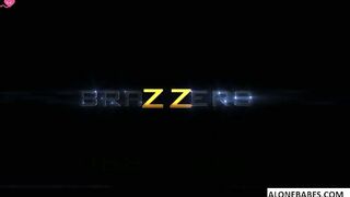 emily willis she s never been as horner in her new blue bra and panties_1