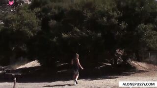 dani daniels butt naked in nature_1