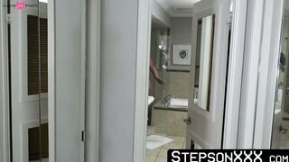 New mailman sealed his huge and lean package inside Michael Bostons ass