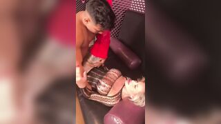 Loirinha gostosa do rabão fudendo com 8 dotados