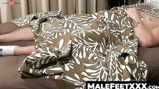 MaleFeetXXX.com - Sleeping stud's feet worshiped by mature freak