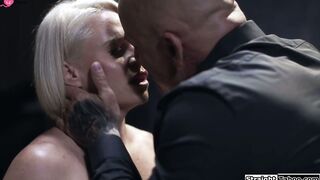 Milf photographer seduced by her client
