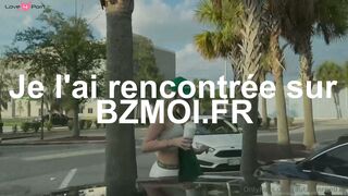 La vendeuse blonde de starbucks accepte votre invitation au sexe