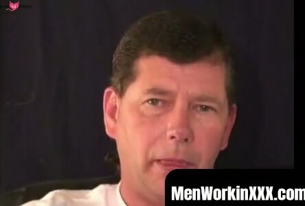MenWorkinXXX.com - Mature guy wanks off vigorously after a heartfelt talk