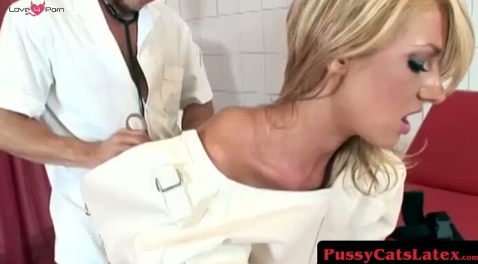 PussyCatsLatex.com - Erotic pussylicking submission before striking babe's banging