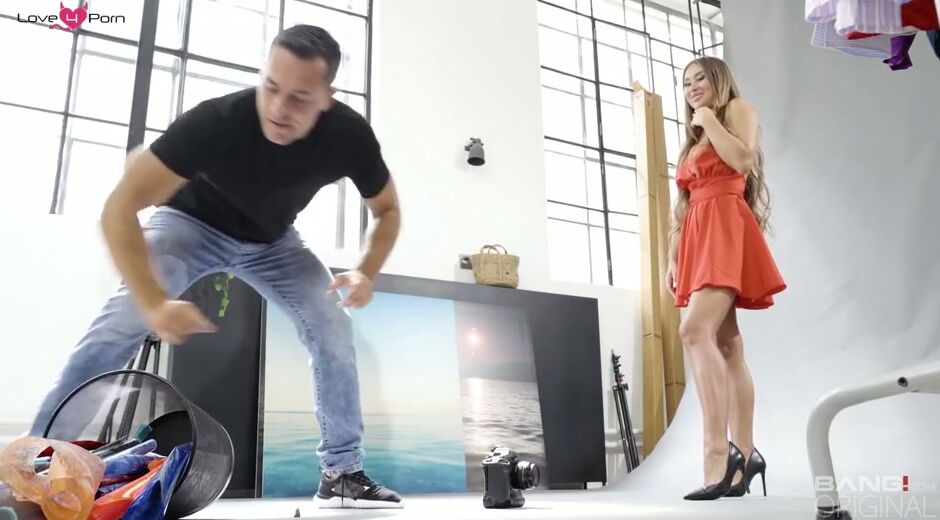Mary Alfie Gets Her Ass Fucked By Her Photographer