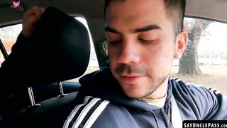 Uriel Simon pays Fer Froma with his ass and a blowjob for a ride