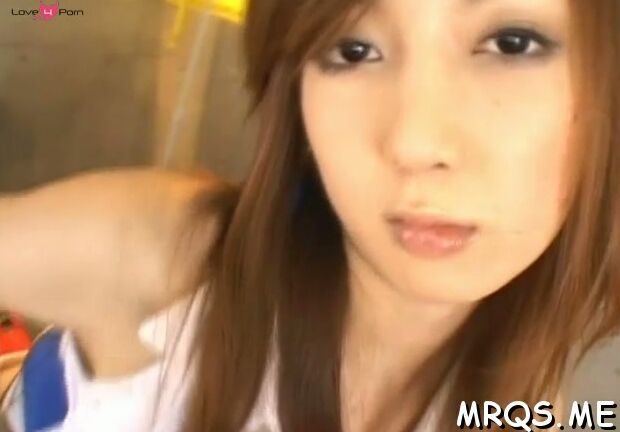 Stunning oriental Kaede Fuyutsuki finger fucks quim