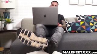 MaleFeetXXX.com - Archer Croft flaunts his beautiful body and gorgeous feet while rel