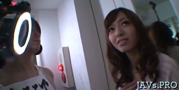 Charming Aino Kishi enjoying oral