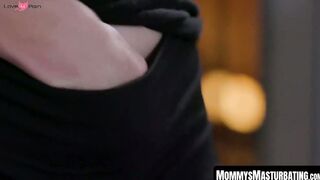 MommysMasturbating.com - Tantalizing stepmom shares her daughter with her girlfriend