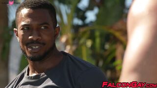 Beau Butler and Sean Xavier heat up with an outdoor flip fuck