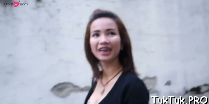 Oriental bombshell 's cuchy rules the world