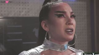 Space captain anal fucking a trans alien