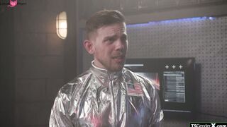 Space captain anal fucking a trans alien