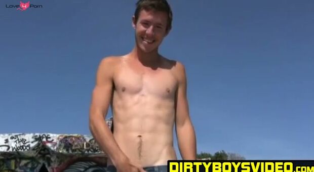 Horny Chris jerked off and shoots cums in the park